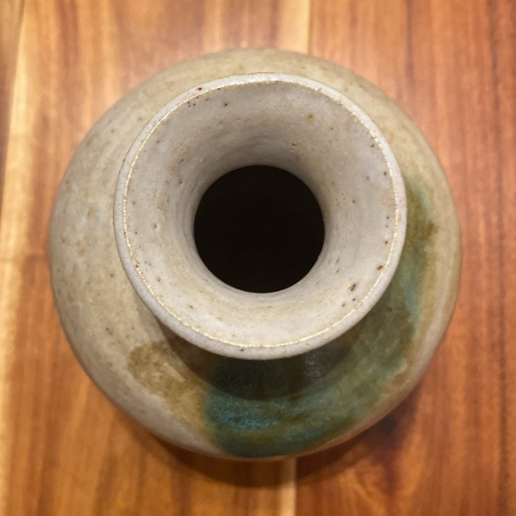 Handmade Pottery Vase with Subtle Glaze Painted Apple 🍏 Signed 3.75 Inches Tall - Picture 3 of 3